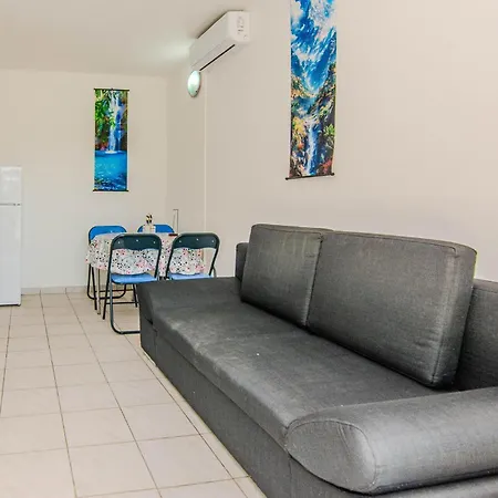 1 Bedroom Beautiful In Apartman *