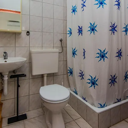1 Bedroom Beautiful In Apartman