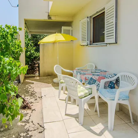 Apartman 1 Bedroom Beautiful In Nin
