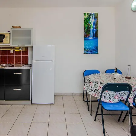 Apartman 1 Bedroom Beautiful In *